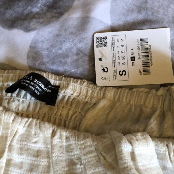 Short Ruffled top - Picture 5 of 5